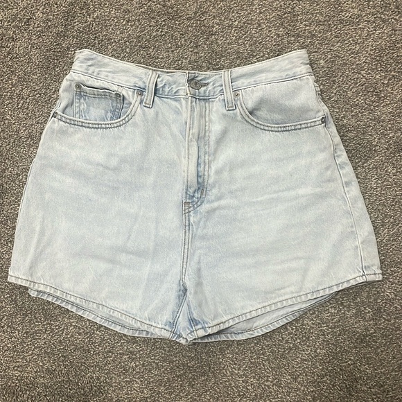 Levi shorts - Picture 2 of 2